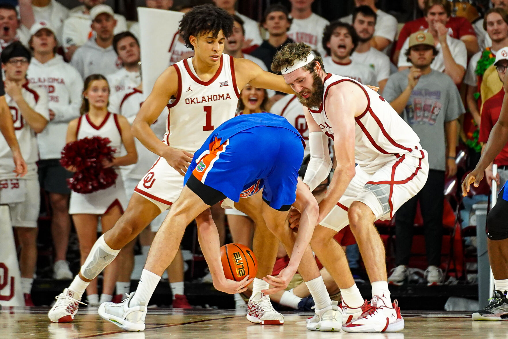 Jalen Hill and Tanner Groves